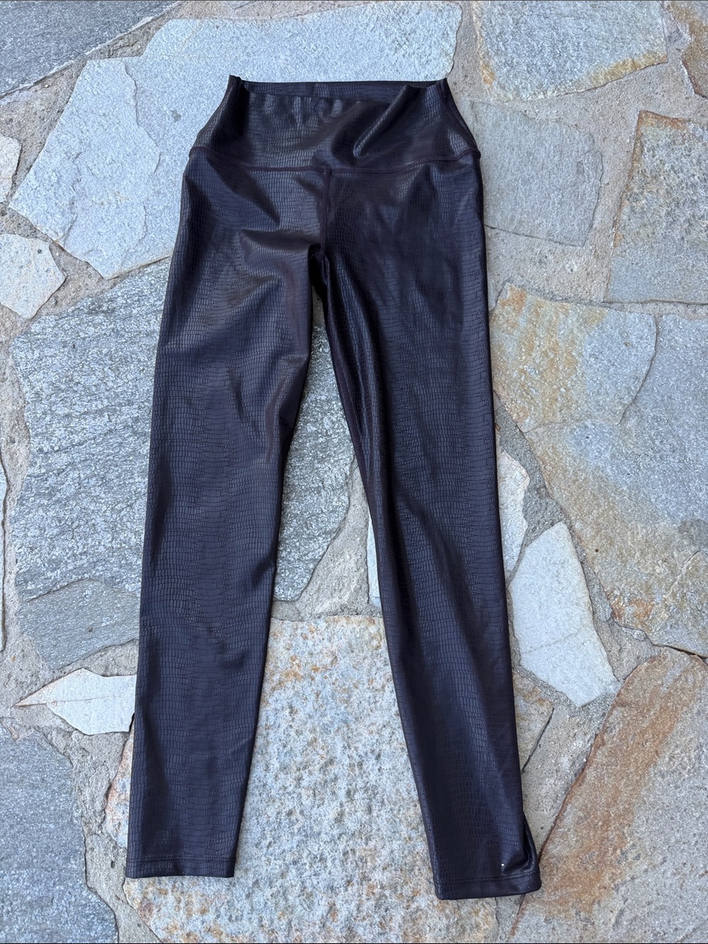 Carbon38 High-Rise Crocodile Embossed Leggings – Size Medium